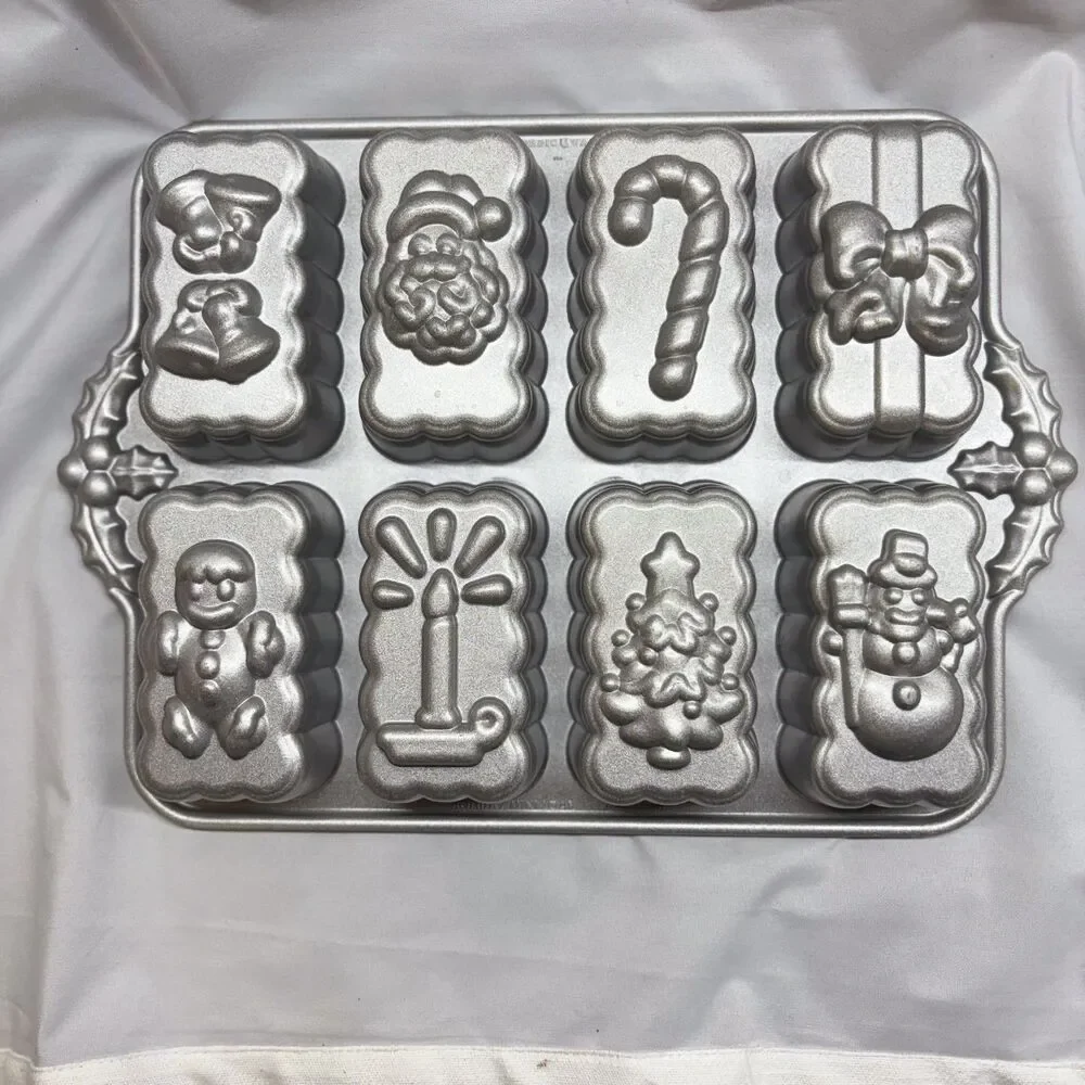 Nordicware Christmas Holiday Mini Loaf Baking Pan 6 Cup 8 Loaves 53948